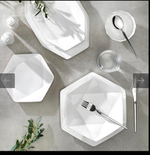 Charger l'image dans la galerie, Service de table Schafer en porcelaine – 56 pièces pour 12 personnes