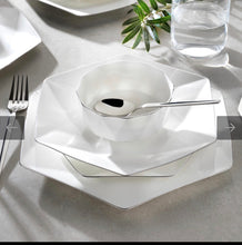 Charger l'image dans la galerie, Service de table Schafer en porcelaine – 56 pièces pour 12 personnes
